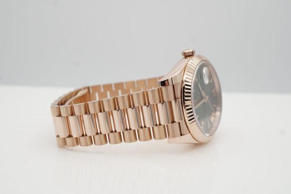 Rolex 228235 DAY DATE 40 18K ROSE GOLD OLIVE GREEN ROMAN DIAL 2018 FULL SET - Image 6