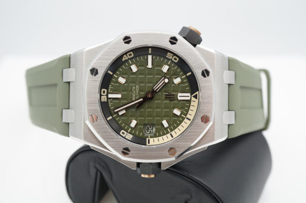Audemars PIGUET ROYAL OAK OFFSHORE DIVER 15720ST KHAKI GREEN DIAL FULL SET - Image 9