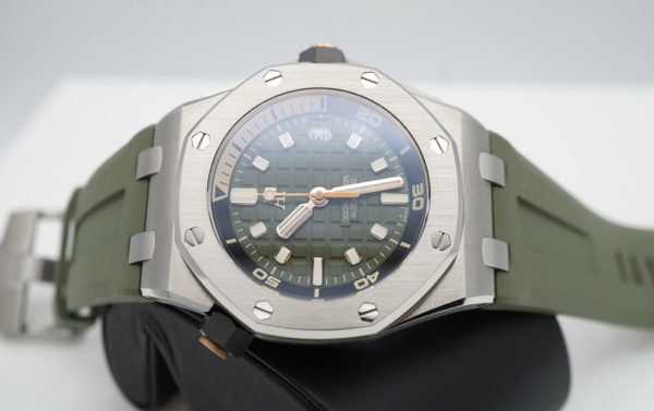 Audemars PIGUET ROYAL OAK OFFSHORE DIVER 15720ST KHAKI GREEN DIAL FULL SET - Image 10
