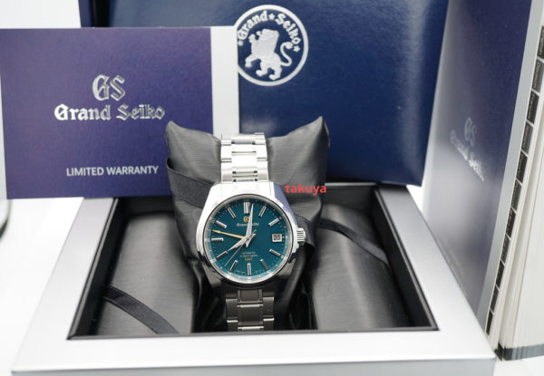 Grand Seiko SBGJ227 PEACOCK GREEN DIAL AUTOMATIC GMT LIMITED EDITION FULL SET - Image 2