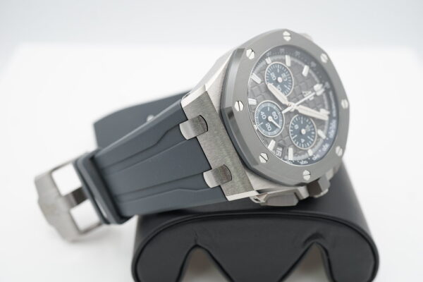 Audemars PIGUET ROYAL OAK OFFSHORE 26420IO TITANIUM GREY CERAMIC 43MM 2022 - Image 5