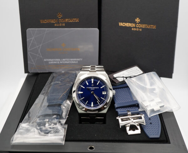 MINT Vacheron CONSTANTIN OVERSEAS STEEL BLUE DIAL 4500V 2022 WARRANTY FULL SET - Image 2