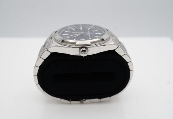 MINT Vacheron CONSTANTIN OVERSEAS STEEL BLUE DIAL 4500V 2022 WARRANTY FULL SET - Image 3