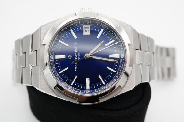MINT Vacheron CONSTANTIN OVERSEAS STEEL BLUE DIAL 4500V 2022 WARRANTY FULL SET - Image 11