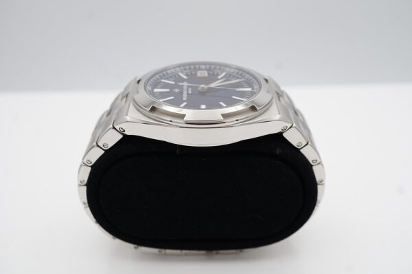 MINT Vacheron CONSTANTIN OVERSEAS STEEL BLUE DIAL 4500V 2022 WARRANTY FULL SET - Image 4