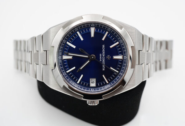 MINT Vacheron CONSTANTIN OVERSEAS STEEL BLUE DIAL 4500V 2022 WARRANTY FULL SET - Image 10