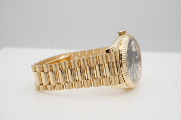 Rolex 228238 DAY DATE 40 YELLOW GOLD ONYX BAGUETTE DIAMOND DIAL 2022 FULL SET - Image 6