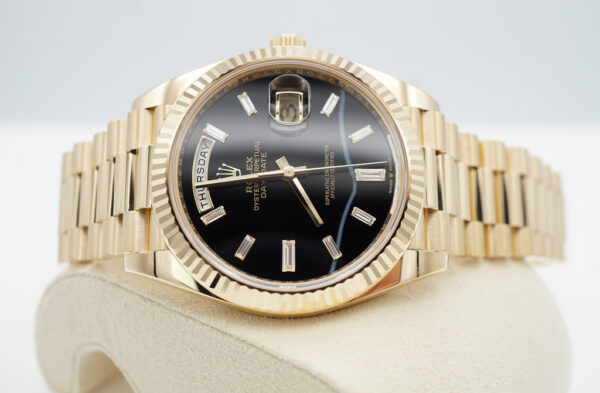 Rolex 228238 DAY DATE 40 YELLOW GOLD ONYX BAGUETTE DIAMOND DIAL 2022 FULL SET - Image 10