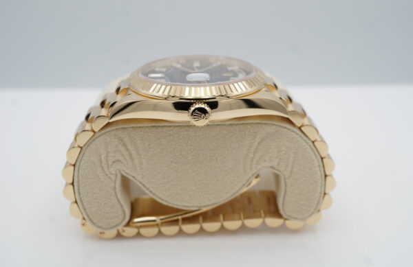 Rolex 228238 DAY DATE 40 YELLOW GOLD ONYX BAGUETTE DIAMOND DIAL 2022 FULL SET - Image 3