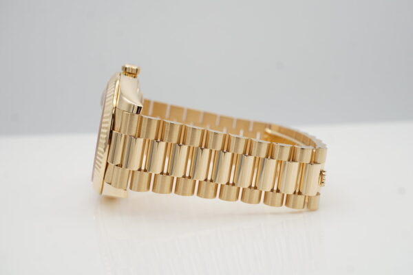 Rolex 228238 DAY DATE 40 YELLOW GOLD ONYX BAGUETTE DIAMOND DIAL 2022 FULL SET - Image 5