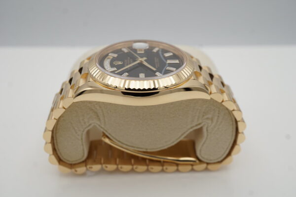 Rolex 228238 DAY DATE 40 YELLOW GOLD ONYX BAGUETTE DIAMOND DIAL 2022 FULL SET - Image 4