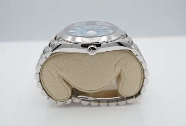 Rolex 228206 DAY DATE 40 PLATINUM ICE BLUE DIAGONAL MOTIF DIAL 2022 COMPLETE SET - Image 3