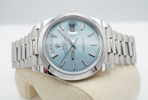 Rolex 228206 DAY DATE 40 PLATINUM ICE BLUE DIAGONAL MOTIF DIAL 2022 COMPLETE SET - Image 10