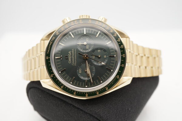 BRAND NEW Omega SPEEDMASTER PROFESSIONAL MOONWATCH MOONSHINE GOLD GREEN DIAL 2023 FULL SET - Image 10