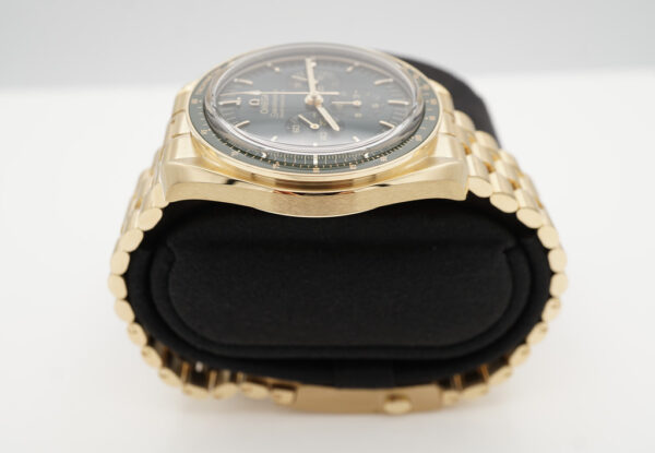 BRAND NEW Omega SPEEDMASTER PROFESSIONAL MOONWATCH MOONSHINE GOLD GREEN DIAL 2023 FULL SET - Image 4