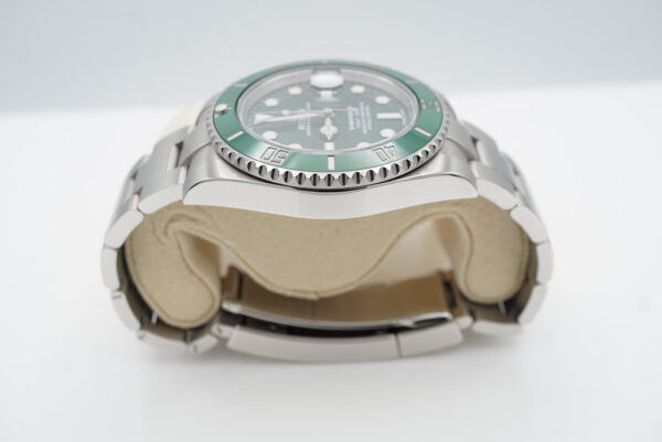 Rolex 116610LV SUBMARINER HULK GREEN DIAL GREEN BEZEL 40MM 2018 COMPLETE SET - Image 4