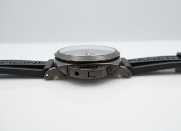 PANERAI Pam 1036 LUMINOR LUNA ROSSA GMT TITANIUM DLC GREY DIAL FULL SET - Image 3