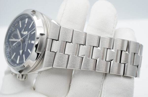 BRAND NEW Vacheron CONSTANTIN OVERSEAS DUAL TIME 7900V BLUE DIAL 41MM 2023 FULL SET - Image 6