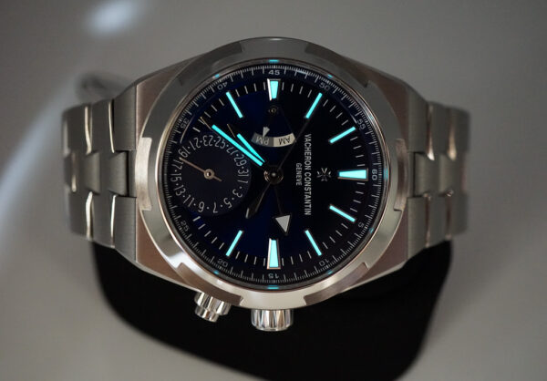 BRAND NEW Vacheron CONSTANTIN OVERSEAS DUAL TIME 7900V BLUE DIAL 41MM 2023 FULL SET - Image 11