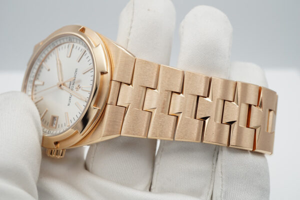 Vacheron CONSTANTIN OVERSEAS 18K ROSE GOLD SILVER DIAL 4500V 2022 WARRANTY - Image 6