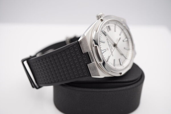 Vacheron CONSTANTIN OVERSEAS 4500V STAINLESS STEEL SILVER DIAL COMPLETE SET - Image 7