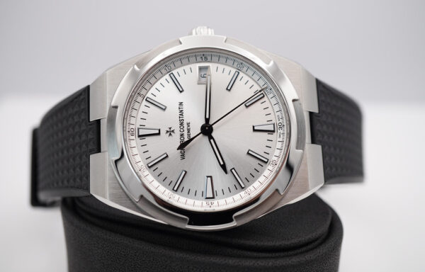 Vacheron CONSTANTIN OVERSEAS 4500V STAINLESS STEEL SILVER DIAL COMPLETE SET - Image 11