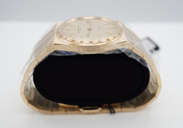 BRAND NEW Vacheron CONSTANTIN 222 HISTORIQUES 18K YELLOW GOLD 4200H 2023 COMPLETE SET - Image 4