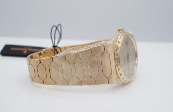 BRAND NEW Vacheron CONSTANTIN 222 HISTORIQUES 18K YELLOW GOLD 4200H 2023 COMPLETE SET - Image 6