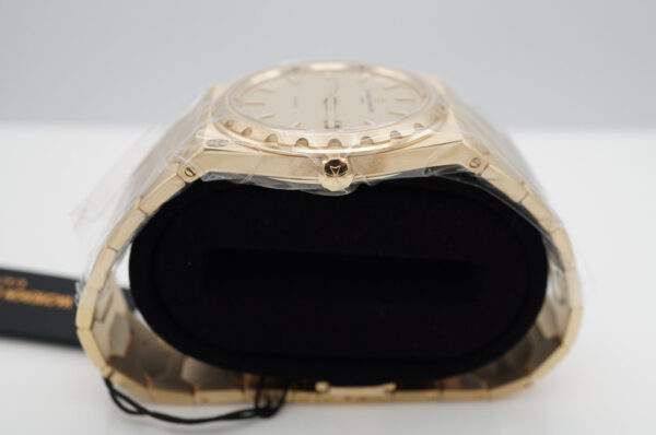 BRAND NEW Vacheron CONSTANTIN 222 HISTORIQUES 18K YELLOW GOLD 4200H 2023 COMPLETE SET - Image 3