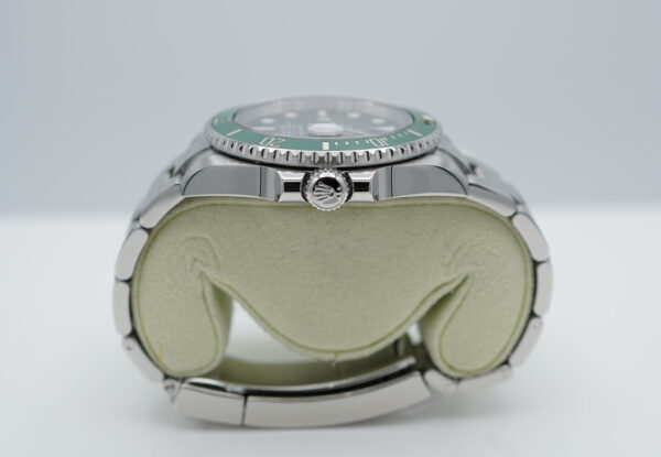 Rolex 116610LV SUBMARINER HULK GREEN DIAL GREEN BEZEL 40MM COMPLETE SET - Image 3