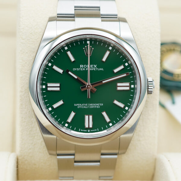 NEW Rolex 124300 OYSTER PERPETUAL 41 GREEN DIAL 2022 COMPLETE SET