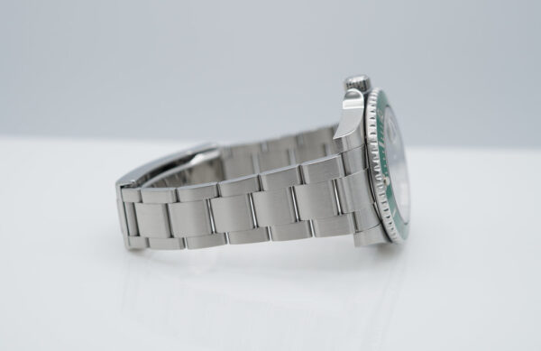 Rolex 116610LV SUBMARINER HULK GREEN DIAL GREEN BEZEL 40MM COMPLETE SET - Image 6