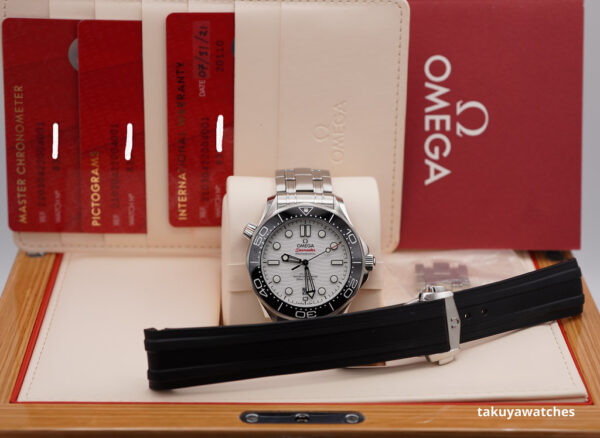 Omega SEAMASTER DIVER 300M WHITE WAVE DIAL BRACELET EXTRA RUBBER STRAP FULL SET - Image 2