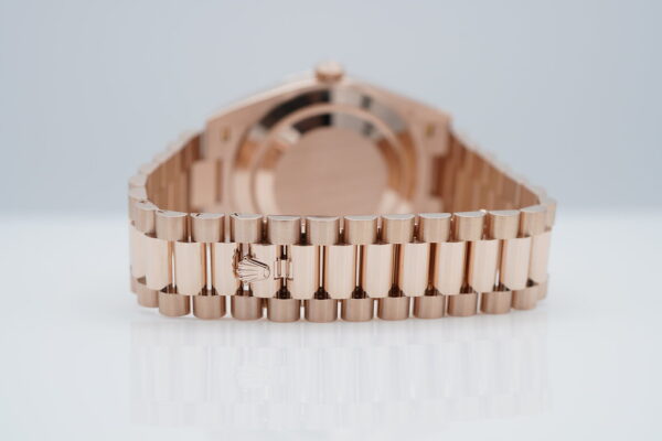 MINT Rolex 228235 DAY DATE 40 ROSE GOLD WHITE ROMAN DIAL 2023 WARRANTY FULL SET - Image 7