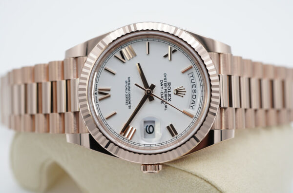 MINT Rolex 228235 DAY DATE 40 ROSE GOLD WHITE ROMAN DIAL 2023 WARRANTY FULL SET - Image 9