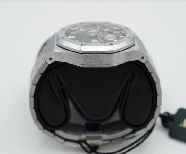 BRAND NEW Audemars PIGUET ROYAL OAK CHRONOGRAPH 26715ST GREY DIAL 2023 FULL SET - Image 4
