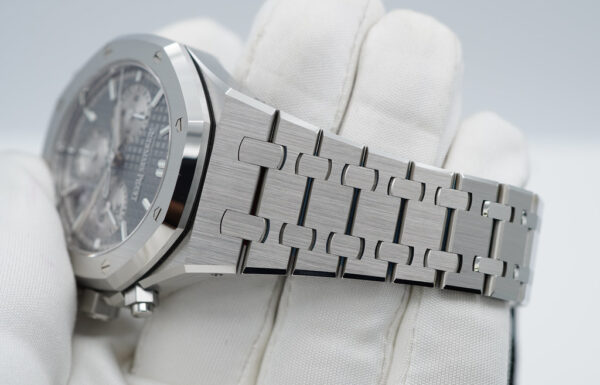 BRAND NEW Audemars PIGUET ROYAL OAK CHRONOGRAPH 26715ST GREY DIAL 2023 FULL SET - Image 6