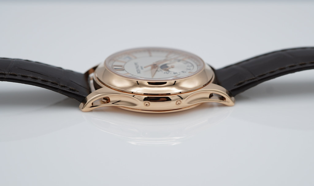 Patek PHILIPPE 5205R ANNUAL CALENDAR 18K ROSE GOLD WHITE DIAL 2021