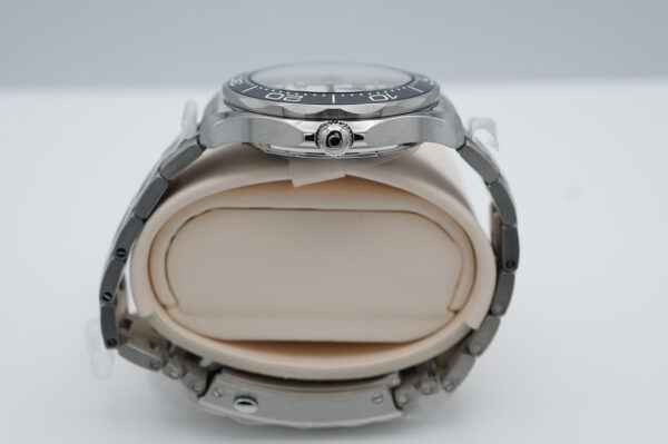 BRAND NEW Omega SEAMASTER DIVER 300M WHITE WAVE DIAL BRACELET 2023 FULL SET - Image 3