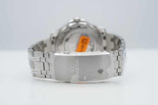 BRAND NEW Omega SEAMASTER DIVER 300M WHITE WAVE DIAL BRACELET 2023 FULL SET - Image 7
