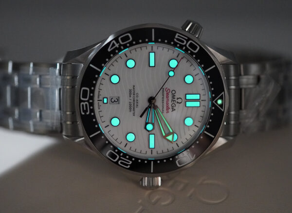 BRAND NEW Omega SEAMASTER DIVER 300M WHITE WAVE DIAL BRACELET 2023 FULL SET - Image 11