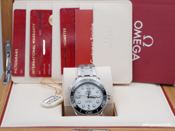 BRAND NEW Omega SEAMASTER DIVER 300M WHITE WAVE DIAL BRACELET 2023 FULL SET - Image 2