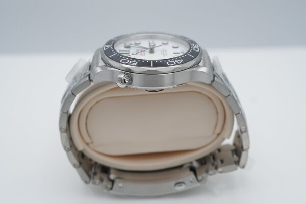 BRAND NEW Omega SEAMASTER DIVER 300M WHITE WAVE DIAL BRACELET 2023 FULL SET - Image 4