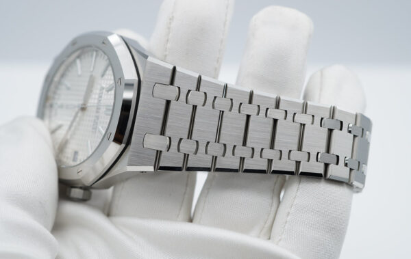 Audemars PIGUET ROYAL OAK 50th ANNIVERSARY 15510ST WHITE DIAL 2022 FULL SET - Image 6