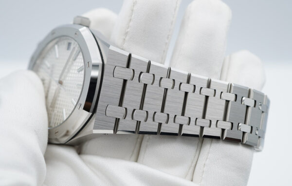 Audemars PIGUET ROYAL OAK 50th ANNIVERSARY 15510ST WHITE DIAL 2022 FULL SET - Image 5