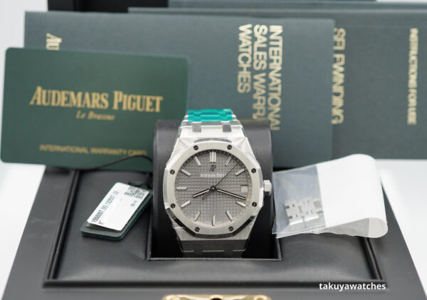 MINT Audemars PIGUET ROYAL OAK 15500ST GREY DIAL 41MM 2020 WARRANTY FULL SET - Image 2