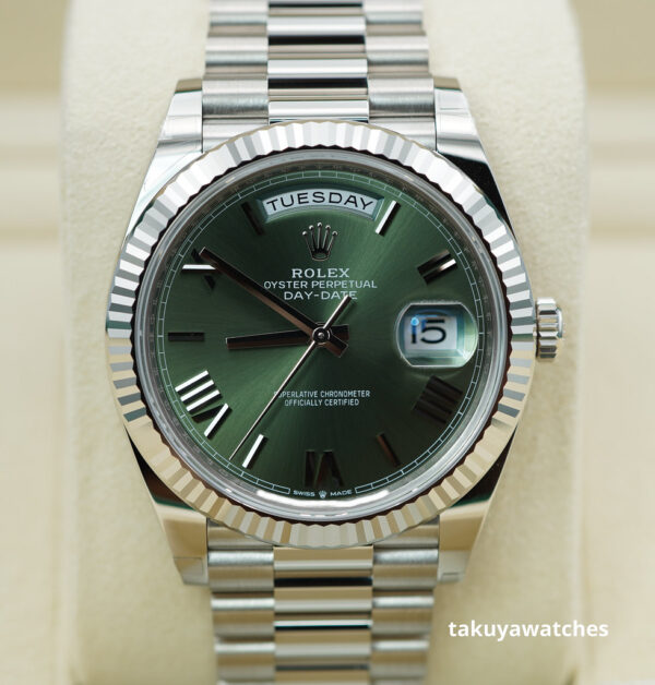 MINT Rolex 228239 DAY DATE 40 WHITE GOLD OLIVE GREEN ROMAN DIAL 2022 FULL SET