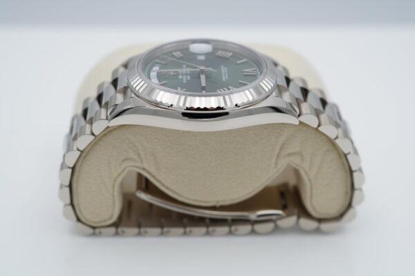 MINT Rolex 228239 DAY DATE 40 WHITE GOLD OLIVE GREEN ROMAN DIAL 2022 FULL SET - Image 4