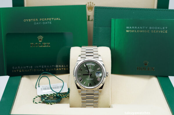 MINT Rolex 228239 DAY DATE 40 WHITE GOLD OLIVE GREEN ROMAN DIAL 2022 FULL SET - Image 2