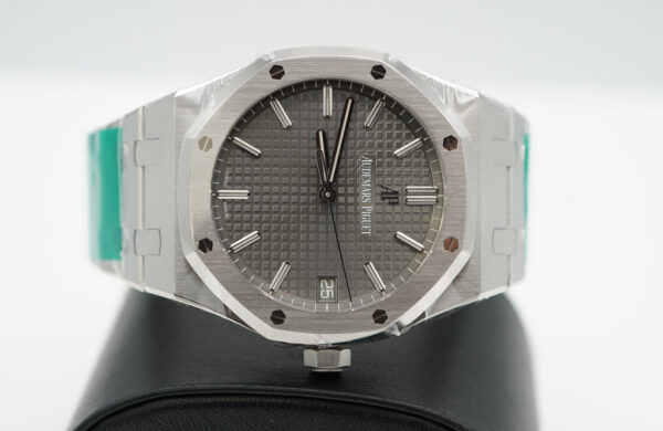 MINT Audemars PIGUET ROYAL OAK 15500ST GREY DIAL 41MM 2020 WARRANTY FULL SET - Image 9